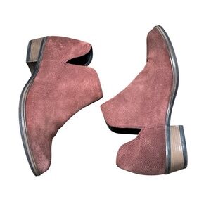 CREVO Suede Ankle Leighton Perforated Block 1” Heel Boots Brick Red size 6.5
